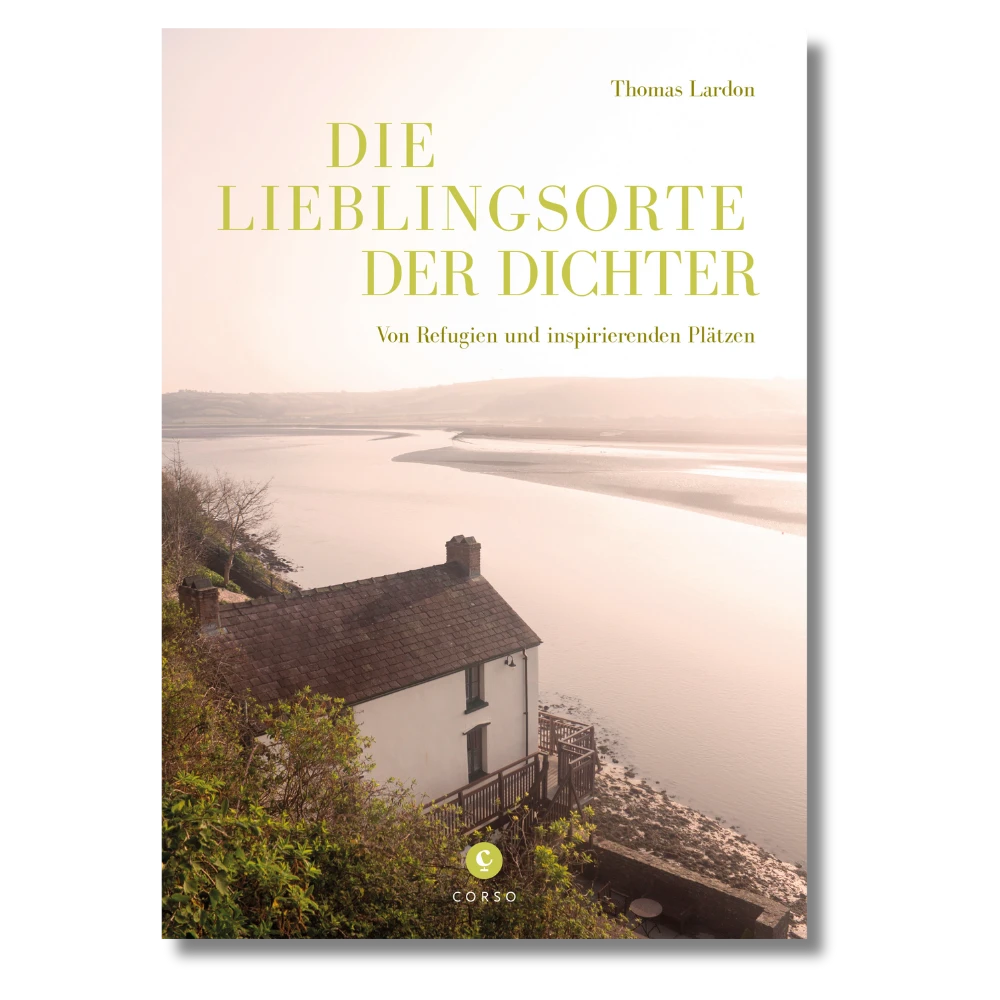 Buchcover von ‚Die Lieblingsorte der Dichter‘ von Thomas Lardon. Das Buch erkundet die persönlichen Rückzugs-, Inspirations- und Glücksorte bekannter Dichter und Schriftsteller wie Murakami, de Beauvoir, Hemingway, Schiller, Cornelia Funke, Dylan Thomas, Sebastian Fitzek und Jean Cocteau.
